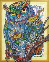 Сова в ярких цветах на ветке