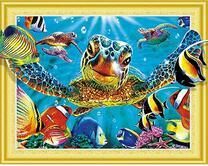 Яркая черепаха на коралловом рифе