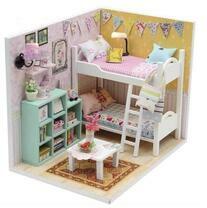 Комната в цветочном стиле с двухуровневой кроватью