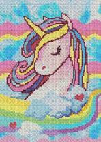 Единорог с радужной гривой в облаках