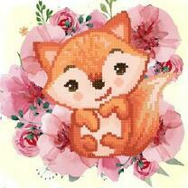 Милый лисенок на фоне цветущих роз