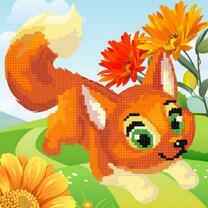 Милая лисичка под летними цветами