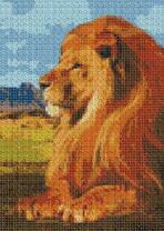 Красивый лев с расчесанной гривой