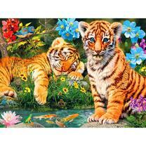 Милые тигрята среди цветов