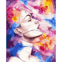 Девушка и вспышки огня