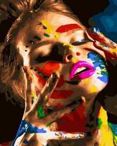 Художница в порыве страсти