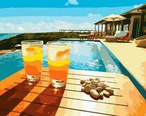 Два стакана сока на тропическом курорте