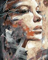 Милое лицо девушки в разводах воды