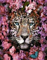 Портрет леопарда среди цветов