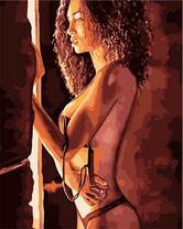 Кудрявая девушка в белье