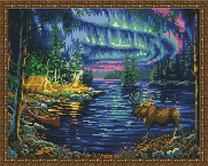 Северное сияние над лесным озером