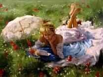 Девушка отдыхает на поляне