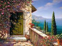 Зеленая дверь в доме у моря