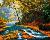 Осенняя река в густом лесу