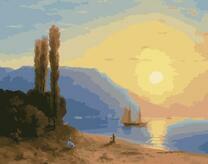 Песчаный пляж у моря на закате