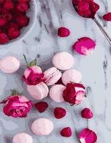 Малина, розы и пирожные