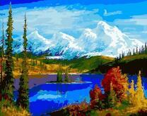 Снежные горы и озеро с осенним лесом