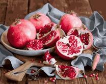 Яркие спелые гранаты