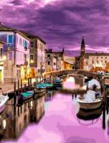 Отражение неба в вечернем канале Венеции