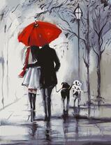 Пара под красным зонтом гуляет с собаками