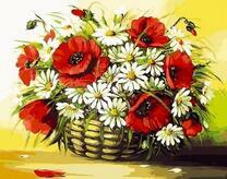 Корзинка с весенними ромашками и маками