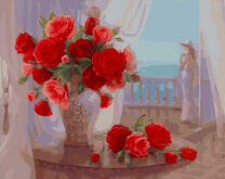 Букет ярких роз и девушка на балконе