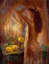 Кудрявая девушка у зеркала