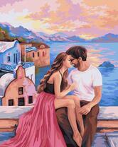 Нежный поцелуй на фоне моря