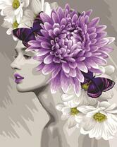 Девушка с цветами и бабочками в волосах