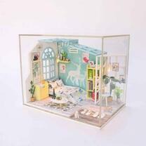 Уютная комнатка с красивым окном