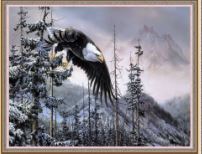 Белоголовый орел на фоне заснеженных гор