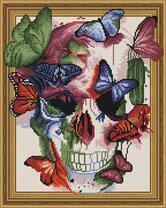 Яркий череп и бабочки