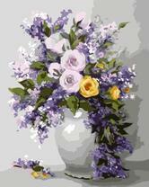 Красивый букет в большой белой вазе