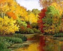 Широкая река в осеннем лесу