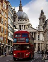 Красный двухэтажный автобус в Лондоне