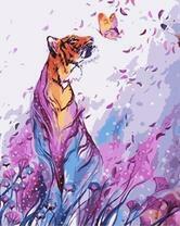 Тигр смотрит на бабочку