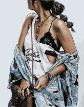 Девушка, идущая с пляжа