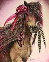 Лошадь с цветком и перьями