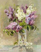 Несколько веток сирени в вазе