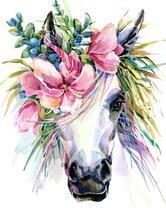 Белая лошадь с цветочным венком