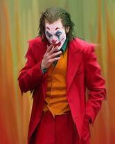 Джокер в красном костюме