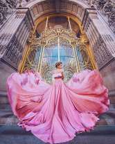 Девушка в шикарном платье