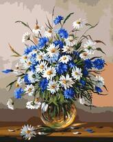 Васильки и ромашки в кувшине