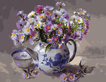 Букет цветов в чайничке