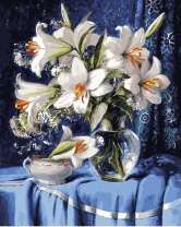 Букет нежных белых лилий в вазе