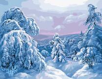 Глубокий снег на холмах в лесу