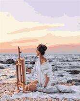 Красивая художница пишет море