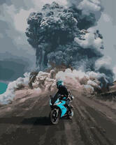 Мотоциклист на опасной трассе