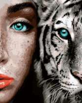 Девушка и белый тигр с одинаковыми глазами