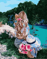 Красивая девушка у реки